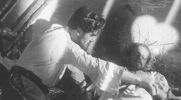  Zbigniew Staniewicz jako Zbig (z lewej) i nierozpoznany aktor w jednej ze scen filmu „Dzikie pola”.  