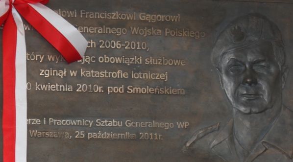  Tablica pamięci generała Franciszka Gągora w siedzibie Sztabu Generalnego w Warszawie.  