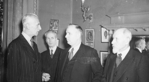  Wizyta prezesa Kongresu Polonii Amerykańskiej Karola Rozmarka w Londynie w 1945 roku.  