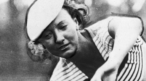  Halina Konopacka trenuje rzut dyskiem podczas  IV Światowych Igrzysk Kobiet w Londynie  w sierpniu 1934 roku.  
