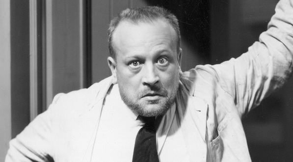  Bogusław Samborski w scenie z  filmu  " Niebezpieczny raj".  