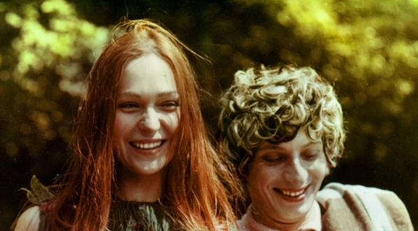  Jolanta Wołłejko i Wojciech Pokora w filmie Stanisława Barei "Poszukiwany, poszukiwana" z 1972 roku.  