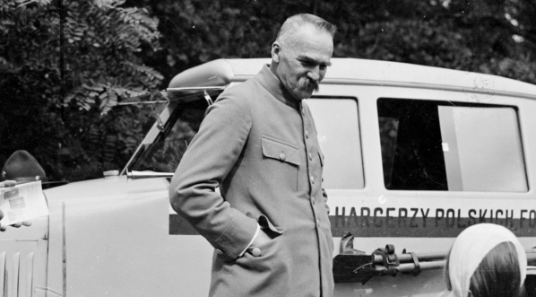  Ekspedycja harcerzy polskich samochodem dookoła świata - pobyt u marszałka Polski Józefa Piłsudskiego w Sulejówku, 19 marca 1926 r.  