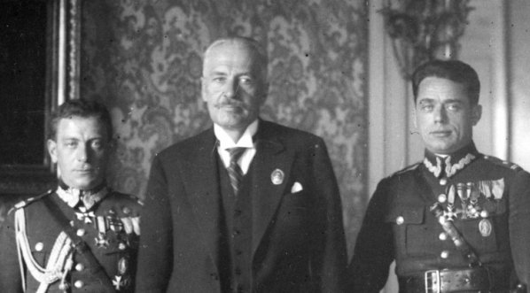  Wręczenie prezydentowi RP Ignacemu Mościckiemu odznaki pamiątkowej przez delegację Korpusu Ochrony Pogranicza 20.11.1929 r.  