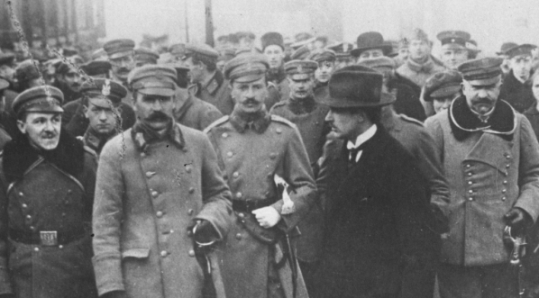  Powitanie Józefa Piłsudskiego na Dworcu Wiedeńskim w Warszawie po przybyciu z Krakowa 12.12.1916 r.  