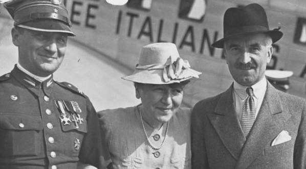  Przyjazd do Warszawy ambasadora RP w Watykanie Kazimierza Papee w sierpniu 1939 roku.  