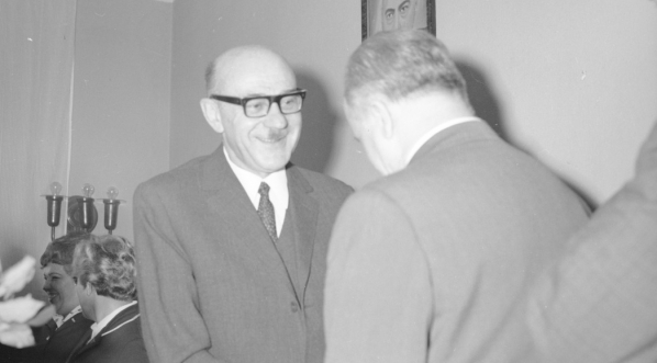  Jubileusz Stanisława Sidowskiego - prezesa Zarządu Warszawskiej Spółdzielni Spożywców "Społem". (fot. Grażyna Rutowska, kwiecień 1967 r.)  