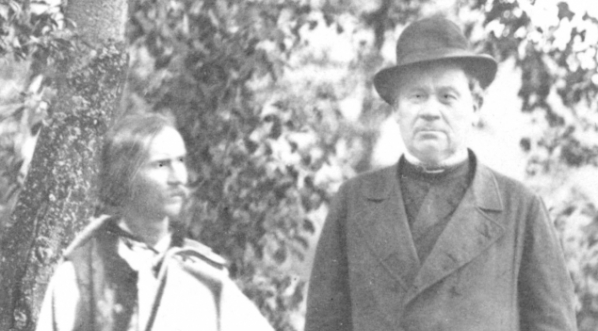  Ksiądz Józef Stolarczyk z Szymonem Tatarem.  