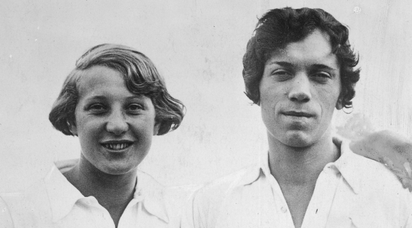  Zawodniczki Stanisława Walasiewiczówna (z prawej) i Jadwiga Wajsówna.  