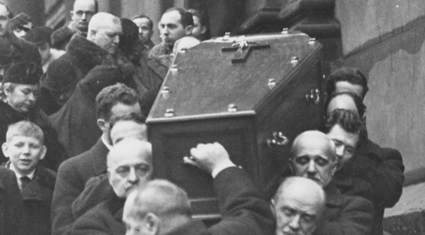  Pogrzeb artysty malarza Leona Wyczółkowskiego w Warszawie 29.12.1936 r.  