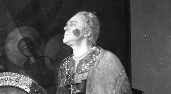  Przedstawienie "Henryk IV" Luigi Pirandella na scenie Teatru im. Juliusza Słowackiego w Krakowie we wrześniu 1935 roku.  