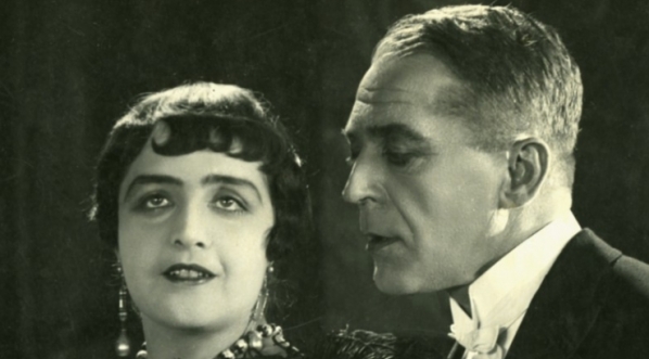  Maria Gorczyńska i Kazimierz Junosza-Stępowski w filmie Aleksandra Hertza "Ziemia obiecana"  z 1927 roku.  