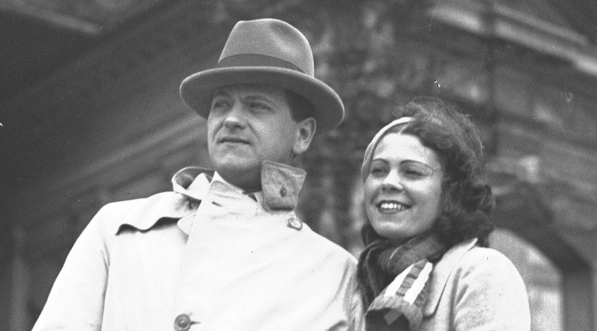  Aktorzy Eugeniusz Bodo i Nora Ney podczas zwiedzania Krakowa w maju 1933 roku.  
