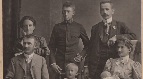  Zofia i Jędrzej Moraczewscy z rodziną Kozickich (fot. Aleksander Kübler)  