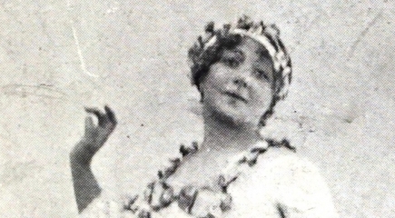  Mieczysława Ćwiklińska jako Krysia w operetce "Krysia - Leśniczanka".  