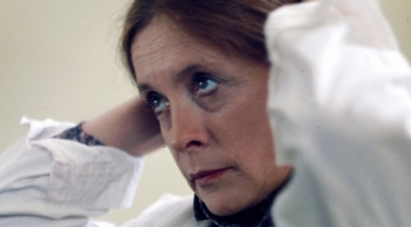  Magda Teresa Wójcik w filmie Huberta Drapelli "Nic nie stoi na przeszkodzie" z 1980 roku.  