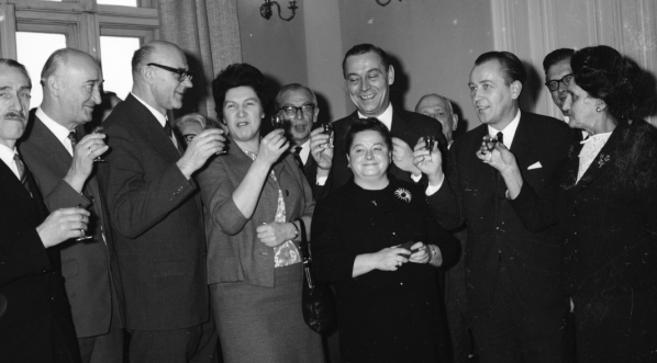  Obchody "Dnia Handlowca". (fot. Rutowska Grażyna, styczeń 1969 r.)  