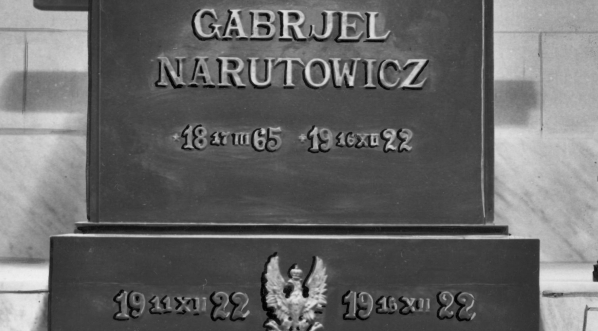  Krypta z sarkofagiem prezydenta RP Gabriela Narutowicza w katedrze św. Jana Chrzciciela przy ul. Świętojańskiej 8 w Warszawie.  