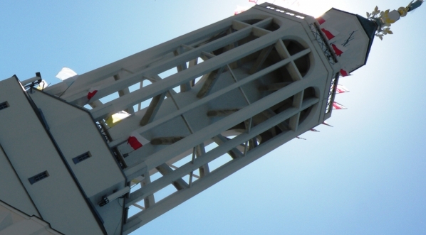  Wieża kościoła pw. Chrystusa Króla i św. Rocha zaprojektowanego przez Oskara Sosnowskiego.  