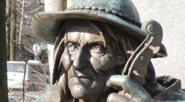  Figura Jana Krzeptowskiego Sabały z pomnika Tytusa Chałubińskiego w Zakopanem.  