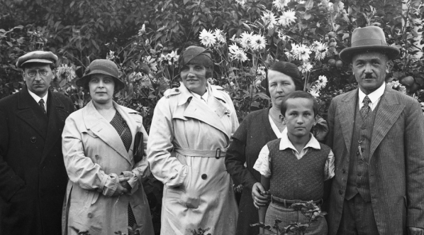  Jan Stankiewicz z żoną i Jadwiga Zbrożek w sierpniu 1933 roku.  