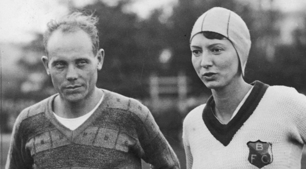  Halina Konopacka   obok fińskiego lekkoatlety Paavo Nurmiego podczas jego pobytu w Warszawie we wrześniu 1929 roku.  