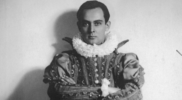  Zbigniew Sawan w stroju scenicznym.  