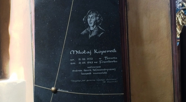  Pomnik nagrobny Mikołaja Kopernika w katedrze we Fromborku.  
