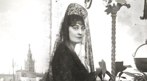  Anna, towarzyszka życia Stefana Żeromskiego, z wachlarzem ok. 1913 r.  
