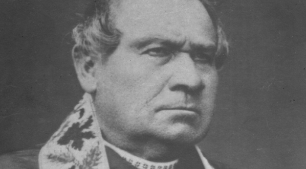  Ksiądz Józef Stolarczyk z założoną stułą.  