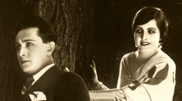  Jadwiga Smosarska i Jerzy Marr Jerzy w filmie Zbigniewa Gniazdowskiego  i Emila Chaberskiego "Tajemnica starego rodu" z 1928 roku.  