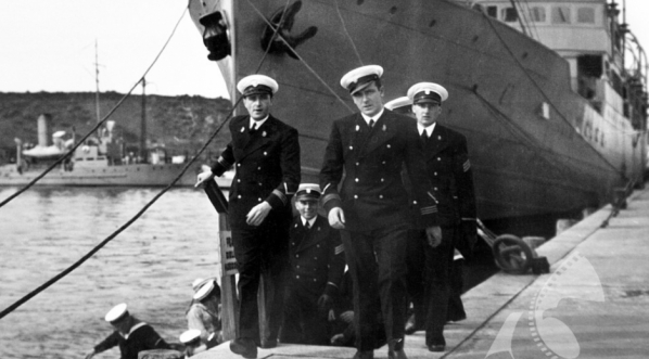  Scena z filmu Leonarda Buczkowskiego "Rapsodia Bałtyku" z 1935 roku.  