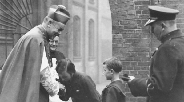  Wizyta biskupa pomocniczego poznańskiego Walentego Dymka w więzieniu Karno-Śledczym w Poznaniu 1.03.1936 r.  