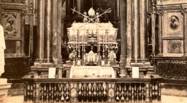  Konfesja św. Stanisława w katedrze na Wawelu.  
