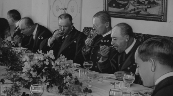  Wizyta niszczycieli ORP "Burza" i ORP "Wicher" oraz okrętów podwodnych  ORP "Ryś", ORP "Wilk" i ORP "Żbik" w Szwecji w sierpniu 1932 roku.  