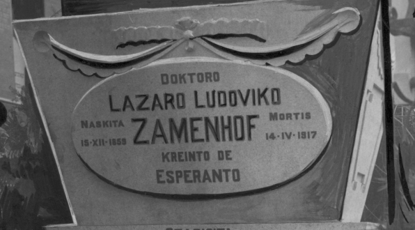  Grób Ludwika Zamenhofa na cmentarzu żydowskim w Warszawie.  
