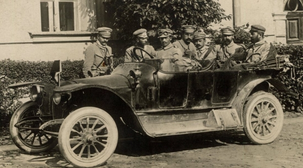  Wyjazd komendy strzeleckiej na plac boju (fot. Marian  Fuks, 12 sierpnia 1916 r.)  