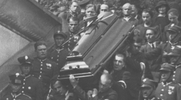  Pogrzeb komendanta obrony Lwowa brygadiera Czesława Mączyńskiego w lipcu 1935 roku.  