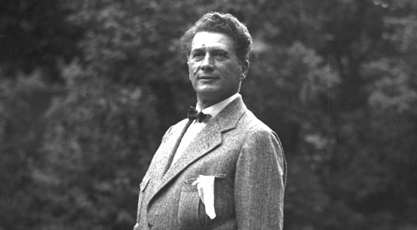  Śpiewak Adam Didur na Plantach w Krakowie w 1927 roku.  