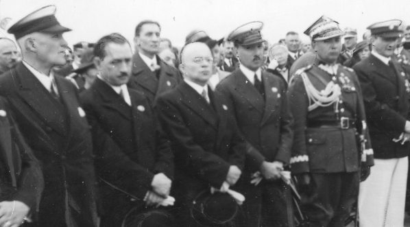  Statek pasażerski m/s "Piłsudski" w Gdyni we wrześniu 1935 r.  
