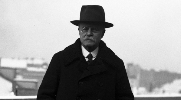  Książę Andrzej Lubomirski na dachu Pałacu Prasy.  