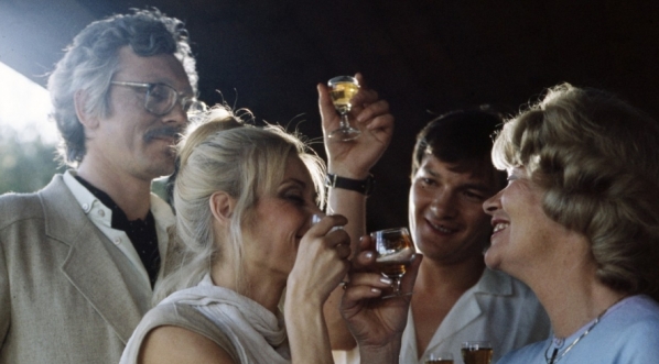  Scena z filmu Marka Nowickiego "Miłość z listy przebojów" z 1984 roku.  