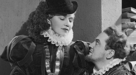  Przedstawienie "Elżbieta królowa, kobieta bez mężczyzny" w Teatrze Kameralnym w Warszawie w 1939 roku.  