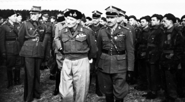  Wizyta brytyjskiego gen. Bernarda Montgomery`ego w 1 Samodzielnej Brygadzie Spadochronowej.  (1944 r.)  