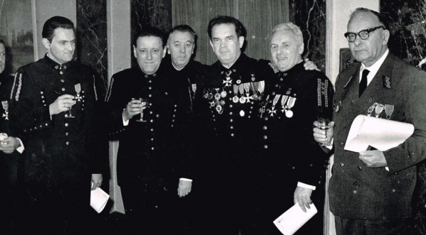  Zbigniew Strzelecki (piąty z prawej)  