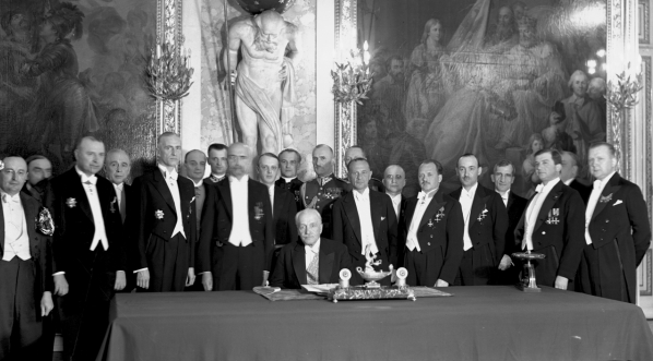  Ceremonia podpisania przez prezydenta RP Ignacego Mościckiego Konstytucji 1935 roku w Sali Rycerskiej na Zamku Królewskim w Warszawie, 23.04.1935 r.  