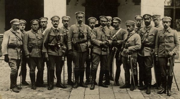  Józef Piłsudski ze swoim sztabem w Kielcach (fot.Marian  Fuks, 12 sierpnia 1916 r.)  