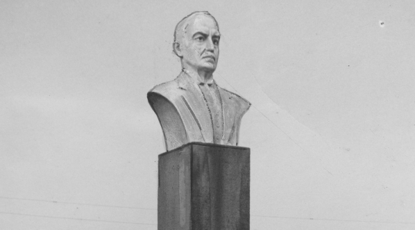  Pomnik Gabriela Narutowicza w Częstochowie.  