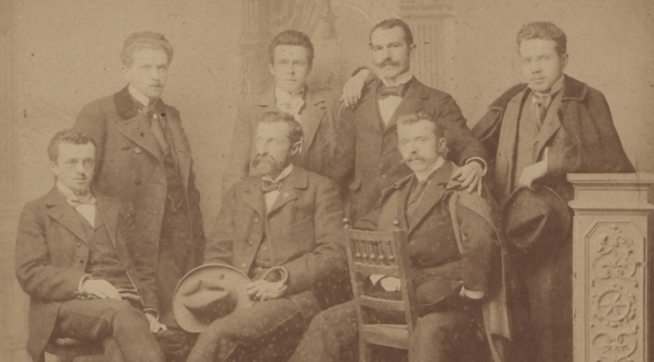  Portret Aleksandra Manna z przyjaciółmi.  