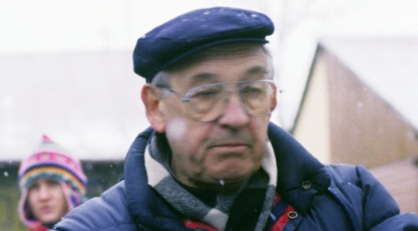  Andrzej Wajda w 1992 roku podczas kręcenia filmu "Pierścionek z orłem w koronie".  